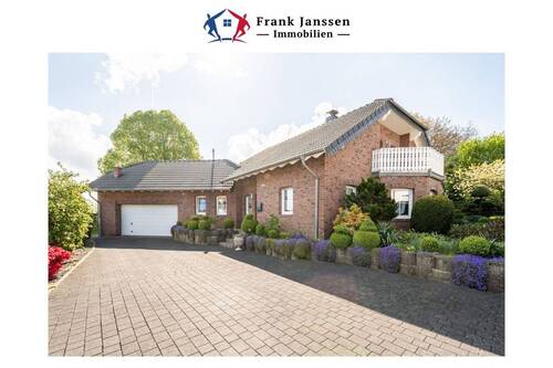 18305 Außenansicht - Freistehendes & hochwertiges Einfamilienhaus in Daun - BJ 1999 - Traumhafter Garten & Doppelgarage