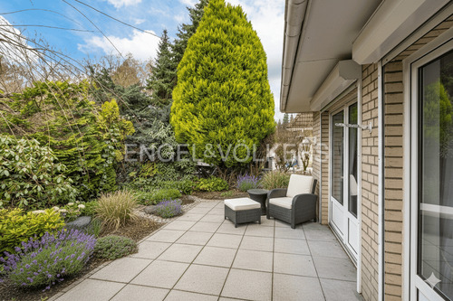 KI-generiertes Foto von der Terrasse - 