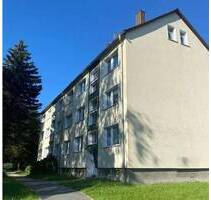 Kleine, hübsche 2-Zimmer-Dachwohnung mit fast neuem Laminatboden, offener Küche und Badewanne - Oderwitz Oberoderwitz