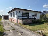 Hausseite mit Zufahrt - 