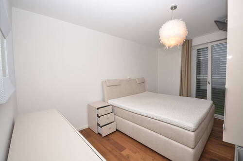 Schlafzimmer 1 von 2 - 