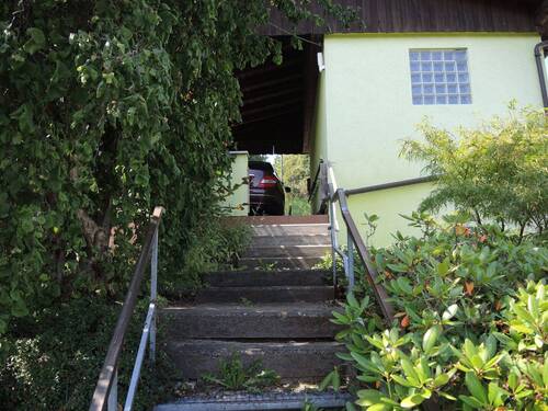 Treppe zu Garage und Carport - 