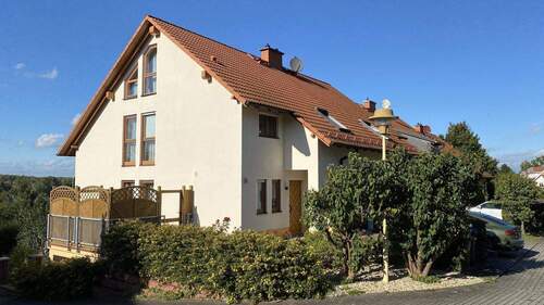 Seitenansicht - Traumhaus m. Charme, Komfort & Ausblick!
