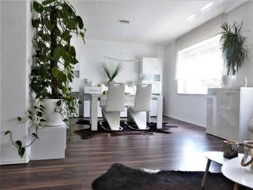 Wohnen, Blick 1 - WILLST DU MICH? Gepflegte, lichtdurchflutete 2 ZW (1. OG, Bj. 1964) mit moderner Einbauküche gegen Ablöse zwischen Wöhrder See und Tiergarten.