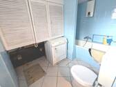 Waschkeller mit Badewanne und WC - 