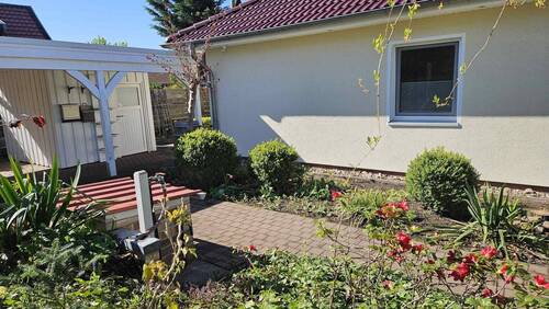 Vorn mit Pumpenhäuschen - 