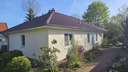 Aussen Eingangsseite - 3 Zimmer Einfamilienhaus zur Miete in Hademstorf
