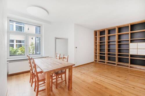 Wohnzimmer - Ruhige Wohnung im lebendigen Schillerkiez - Ihr Rückzugsort in Neukölln