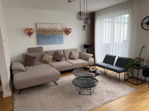 Wohnzimmer - Neuwertiges modernes Haus mit Kamin, hochwertiger EBK, Wärmepumpe , A+