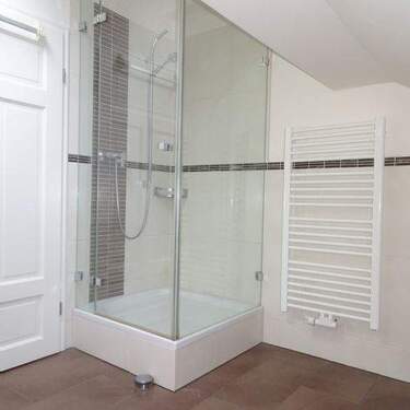 Dusche und Handtuchheizung - 