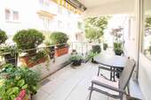 Balkon - Urban Wohnen in zentraler Lage: 4 Zi-WHG mit großen Balkon und TG-Stellplatz