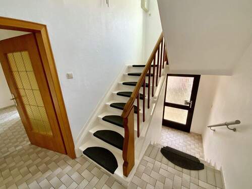 Treppenhaus Erdgeschoss - Einfamilienhaus mit 127,10 m&sup2; in Werne zum Kaufen