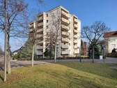 Straßenansicht - Attraktive 4-Zimmer-Wohnung mit zwei Balkonen und Blick ins Grüne in Hockenheim