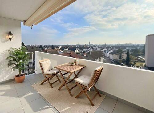 Bsp. renovierter Balkon (KI) - Etagenwohnung mit 104,00 m&sup2; in Hockenheim zum Kaufen