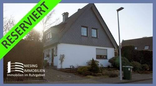 Ansicht.jpg - *** RESERVIERT *** Freistehendes Einfamilienhaus mit Garage in grüner Lage von OB-Sterkrade **provisionsfrei***