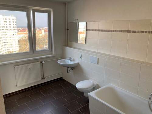 Wohnbeispiel - Badezimmer - Etagenwohnung mit 55,70 m&sup2; in Dessau-Roßlau zur Miete