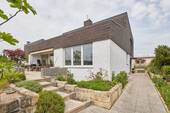 Hausansicht - 7 Zimmer Mehrfamilienhaus, Wohnhaus zum Kaufen in Waiblingen