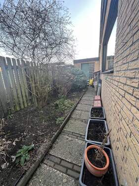 Bereich hinter dem Haus mit Obststräuchern - Einfamilienhaus mit 190,00 m&sup2; in Lünen zum Kaufen