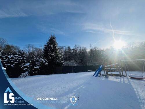 Blick in den angrenzenden Wald - 