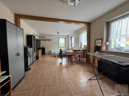 EG: Großes Wohnzimmer - Mehrfamilienhaus, Wohnhaus mit 202,00 m&sup2; in Rudolstadt zum Kaufen