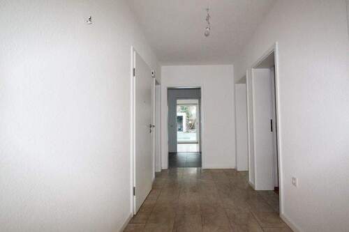 Flur - Etagenwohnung mit 120,00 m&sup2; in Hürth zur Miete