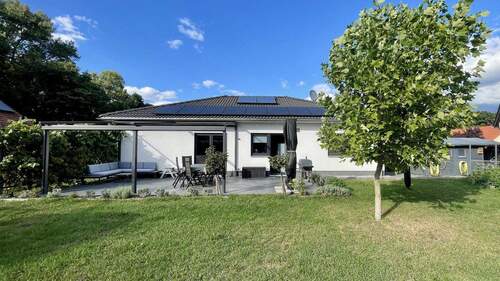 Außenansicht mit Garten - Einziehen und Wohlfühlen in Schwepnitz!