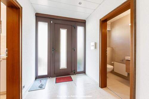 Diele - 7 Zimmer Einfamilienhaus zum Kaufen in Stutensee