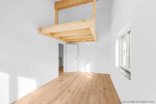 Muster Schlafzimmer mit Galaerieeinbau - 