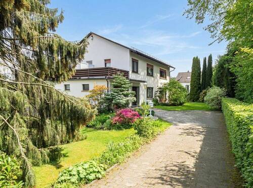 Zufahrt zum Haus - 5 Zimmer Mehrfamilienhaus, Wohnhaus zum Kaufen in Arnsberg / Neheim