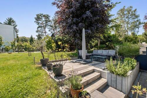 TERRASSE MIT GARTENLOUNGE - 