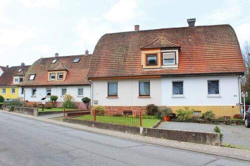 Straßenansicht.JPG - 5 Zimmer Doppelhaushälfte in Michelstadt