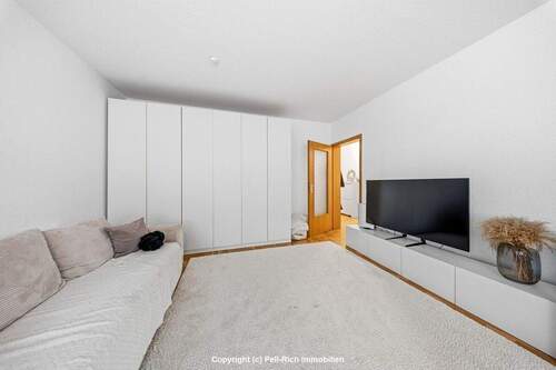 Wohnzimmer - 2 Zimmer Etagenwohnung zum Kaufen in Karlsruhe