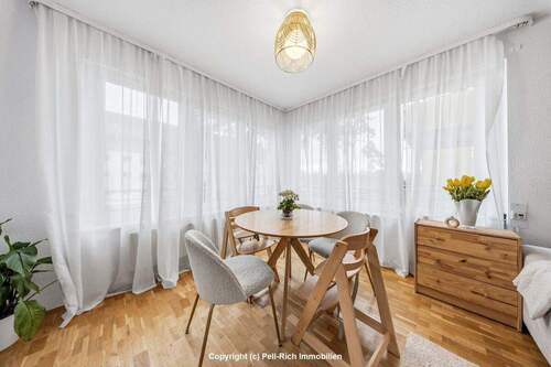 Wohnzimmer - 2 Zimmer Etagenwohnung in Karlsruhe