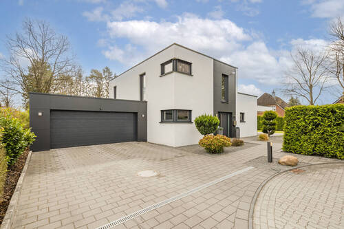 Auffahrt - 4 Zimmer Einfamilienhaus in Buchholz in der Nordheide / Steinbeck
