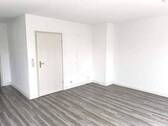 Wohnen mit Türe zum Treppenhaus - 