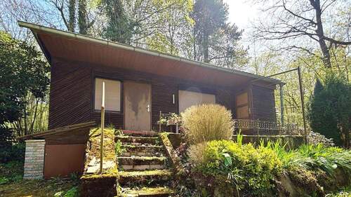 Bungalow links - 4 Zimmer Mehrfamilienhaus, Wohnhaus zum Kaufen in Nobitz