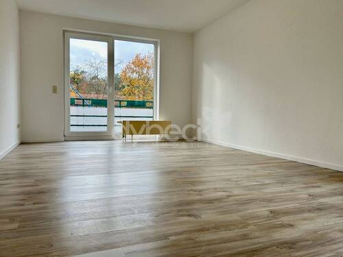 Wohnraum mit Balkon - 2 Zimmer Etagenwohnung zum Kaufen in Lüneburg