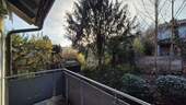 v Balkon in Garten - 