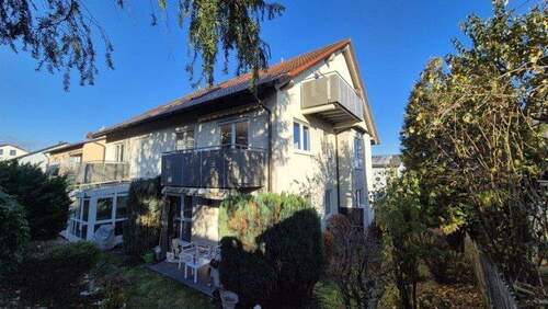 Gartenseite - ruhig und sonnig in Stadtnähe wohnen - mit Garage