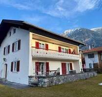 Stilvolle 2.5-Zimmerwohnung mit EBK und Balkon in ruhiger Lage - Oberau