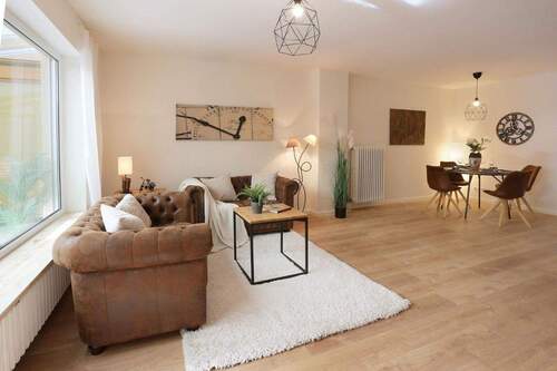 Wohnzimmer - 4 Zimmer Einfamilienhaus zum Kaufen in Hamburg