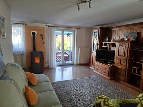 Wohnzimmer - 4 Zimmer Doppelhaushälfte zum Kaufen in Utzenfeld