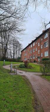 Gepflegte Anlage - Courtagefrei - Sonnige 3-Zimmer-Eigentumswohnung mit Loggia im grünen Kiel-Hassee