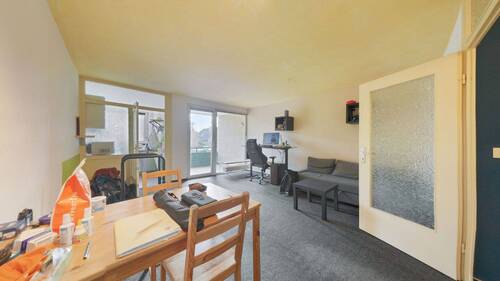 Wohnzimmer - 2-Zimmer Wohnung mit Loggia in Anderten - 200m zur Straßenbahn