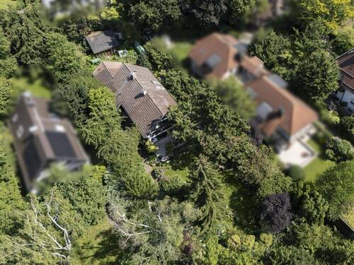 Bild 2 - Gartenansicht mit Haus - 5 Zimmer Einfamilienhaus in Gräfelfing