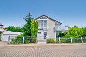 Hausfront - 7 Zimmer Doppelhaushälfte in Erfurt