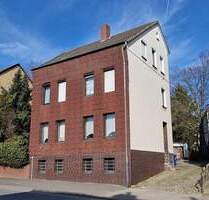 Zweifamilienhaus mit separatem Wohngebäude, 6 Garagen und schönem Gartengrundstück! - Schöningen