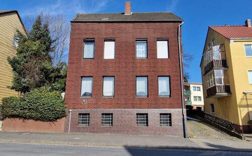 Objektansicht - 9 Zimmer Mehrfamilienhaus, Wohnhaus zum Kaufen in Schöningen