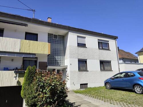 Außenansicht - San.bedürftige 3,5 Zi.Wohnung mit Balkon zusätzlichem Hobbyraum und Garage