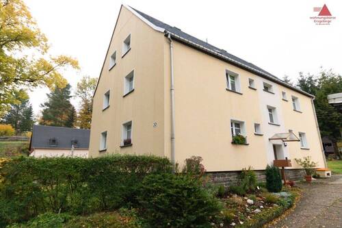 Hausansicht - Frisch renovierte 3-Raum-Wohnung in Schlettau!!